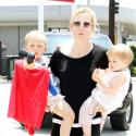 Les enfants de Kelly Rutherford ne veulent pas quitter les bras de leur maman... Et on comprend pourquoi !