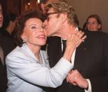 Le célèbre créateur de mode Yves Saint Laurent et sa maman Lucienne-Andrée <br />