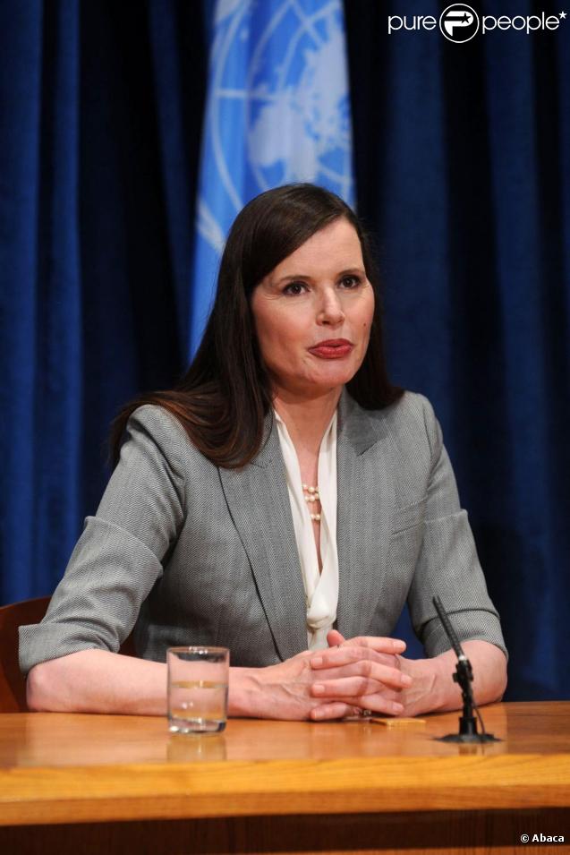 Geena Davis, lors d'une conférence de Presse sur l'égalité des sexes et l'émancipation de la femme, le 28 juin 2010.