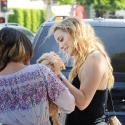 Elizabeth Berkley : sa carrière en berne, l'héroïne de Sauvés par le gong a trouvé un nouveau hobby !