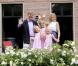 Le 5 juillet 2010, le prince Willem-Alexander et la princesse Maxima des Pays-Bas prenaient la pose en famille, avec leurs trois fillettes, dans le jardin de leur villa Eikenhorst