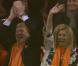 Le 6 juillet 2010, dans les gradins du stade Green Point, en Afrique du Sud, le prince Willem-Alexander et la princesse Willem-Alexander des Pays-Bas exultent : leur pays se qualifie pour la finale du Mondial (résumé du match : voir à 25'45'') !
