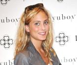 Nora Arnezeder à l'inauguration de la boutique Lyubov, à Paris, le 7 juillet 2010.