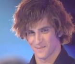 Capture d'écrans de l'émission Panique dans l'oreillette en 2008. Raphael, le fils de Helène Segara.
