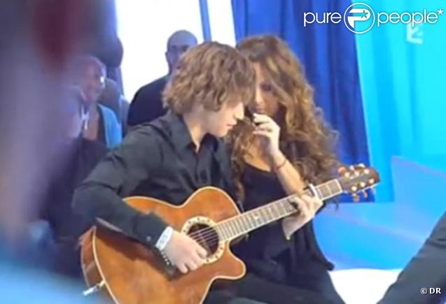 Capture d'écrans de l'émission Panique dans l'oreillette en 2008. Raphael, le fils de Helène Segara.