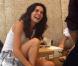 Angie Harmon fait du shopping avec une amie (3 juillet 2010 à Los Angeles)