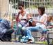 Halle Berry et Nahla passent un après-midi mère-fille au parc Griffith, à Los Angeles. Des amies partagent un moment avec elles. 11/07/2010