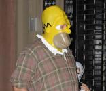 James Gandolfini et son masque d\'Homer Simpson<br />
