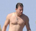 Channing Tatum et sa feme Jenna Dewan profitent du soleil à Ischia en Italie le 13 juillet 2010 