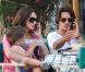 Asia Argento, entourée de son mari et ses deux enfants, nage dans un bonheur rose bonbon !