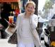 Kelly Rutherford... Il ne se passe pas une journée sans qu'elle ne porte un pantalon blanc ! Elle en est complètement accroc !