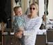 Kelly Rutherford... Il ne se passe pas une journée sans qu'elle ne porte un pantalon blanc ! Elle en est complètement accroc !
