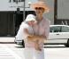 Kelly Rutherford... Il ne se passe pas une journée sans qu'elle ne porte un pantalon blanc ! Elle en est complètement accroc !