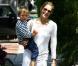Kelly Rutherford... Il ne se passe pas une journée sans qu'elle ne porte un pantalon blanc ! Elle en est complètement accroc !