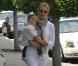 Kelly Rutherford... Il ne se passe pas une journée sans qu'elle ne porte un pantalon blanc ! Elle en est complètement accroc !