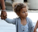 Halle Berry et son adorable Nahla sont allés au Cirque à Los Angeles le 18/07/10