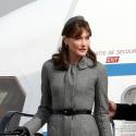 PHOTOS : Carla Bruni-Sarkozy en Angleterre, un magnifique défilé de mode à elle toute seule...