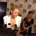 Blake Lively affiche un décolleté terriblement ravageur dont Ryan Reynolds... ne peut se détacher !