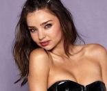 Miranda Kerr pour le catalogue 2010 de Victoria's Secret : plutôt dominatrice 