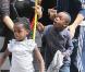Les enfants de Madonna mange chez American Dream le 1er août 2010 pendant que leur mère tourne le film W.E. Sur la photo : Mercy et David 