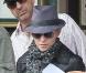 Madonna, marquée par la fatigue, filme la superbe Abbie Cornish à Paris, non loin de ses enfants !