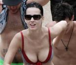 Katy Perry en vacances avec des amis et son petit frère David, aux Bahamas dans le célèbre hôtel Atlantis.