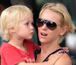 Naomi Watts et son fils Alexander Pete Schreiber sont allés dans un parc d'East Village à New York le 3 août 2010