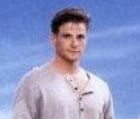 Homosexuel célibataire dans Melrose Place, Doug Savant est aujourd'hui un hétéro marié dans Desperate Housewives  ! 