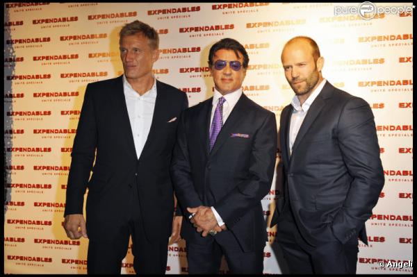 Dolph Lundgren, Sylvester Stallone et Jason Statham lors de l'avant-première du film The Expendables le 5 août 2010 à Paris au Grand Rex