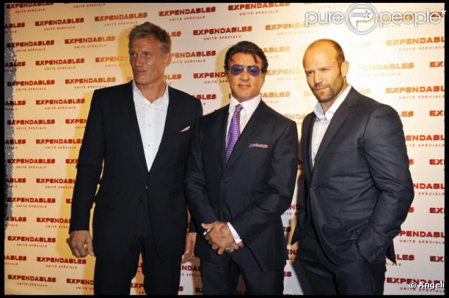 Dolph Lundgren, Sylvester Stallone et Jason Statham lors de l'avant-première du film The Expendables le 5 août 2010 à Paris au Grand Rex