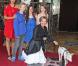 Emma Thompson, sa copine Maggie Gyllenhaal et une partie du casting de Nanny Mcphee... cochon compris !(vendredi 6 août 2010 sur le Walf of Fame à Los Angeles)