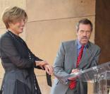 Hugh Laurie fait un discours pour son amie Emma Thomspon (vendredi 6 août 2010 sur le Walf of Fame à Los Angeles)