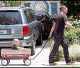 Pour le consoler, Gavin emmène son fils aîné faire un tour... mais le coeur n'y est pas pour Kingston (31 juillet à Los Angeles)