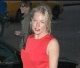 Roger Vivier : De paris à Los Angeles, toutes les stars ont succombé pour le chausseur français, à commencer par Sienna Miller.<br />