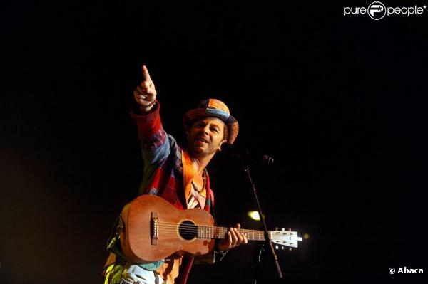 Christophe Maé a réjoui ses fans avec une copieuse tournée suite à la sortie de l'album  On trace la route . Il reprendra d'ailleurs la route en septembre, après un petit mois de vacances.