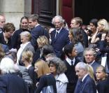 La sortie des obsèques de Bruno Cremer, en l'église Saint-Thomas d'Aquin, dans le VIIe arrondissement de Paris, le 13 août 2010.