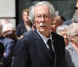 Jean Rochefort à la sortie des obsèques de Bruno Cremer, en l'église Saint-Thomas d'Aquin, dans le VIIe arrondissement de Paris, le 13 août 2010.