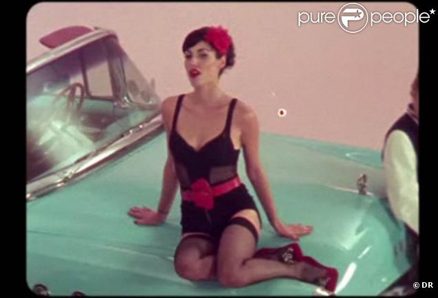 Jennifer Ayache et Superbus publient un best of en septembre 2010, pour célébrer leurs 10 ans d'existence,  Happy BusDay . Premier extrait inédit :  Mes défauts , servi par un clip très fifties et très pin-up !