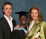 Emma Thompson accompagnée de son fils et de son époux Greg Wise<br />