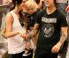 Ashlee Simpson entourée des deux hommes de sa vie dans un centre commercial près de Los Angeles le 21 août 2010