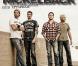 Chad Kroeger et Nickelback passent le cap des 15 ans d'existence en surfant sur le succès de l'album  Dark Horse  et de ses 8 singles, le dernier étant  This Afternoon .