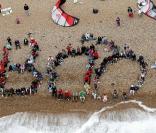 Richard Branson tente une seconde traversée de la Manche en kitesurf, le mercredi 25 août 2010.