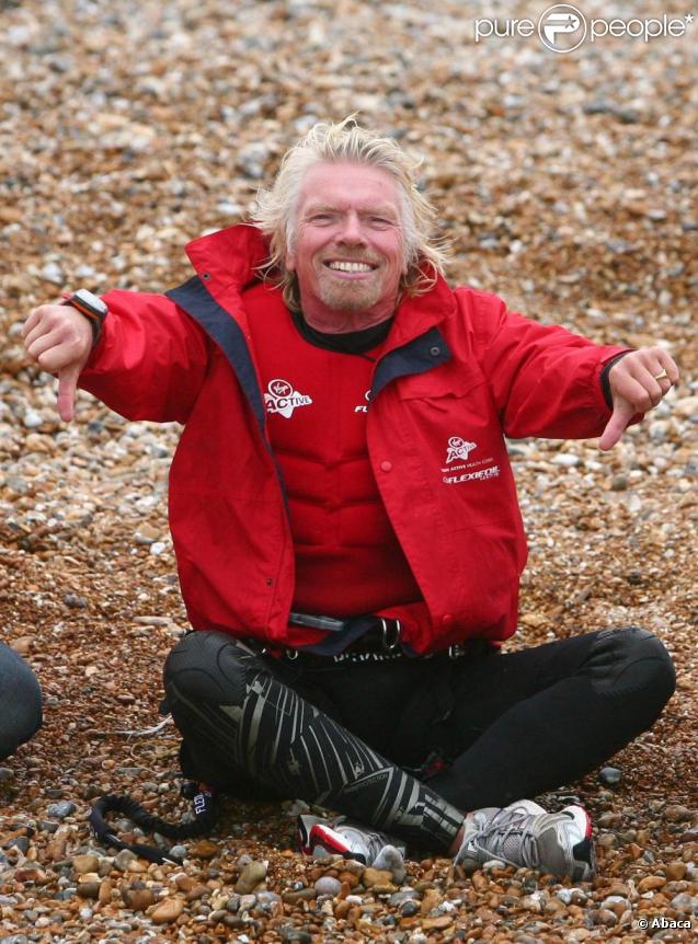 Richard Branson tente une seconde traversée de la Manche en kitesurf, le mercredi 25 août 2010.