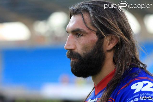 Sébastien Chabal, le plus médiatique des Racingmen, a piloté un char Leclerc pour le magazine  Turbo 