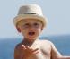 Gwen Stefani profite de ses fils Zuma et Kingston un dimanche après-midi sur la plage de Newport Beach le 29 août 2010