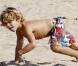 Gwen Stefani profite de ses fils Zuma et Kingston un dimanche après-midi sur la plage de Newport Beach le 29 août 2010