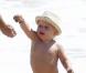 Gwen Stefani profite de ses fils Zuma et Kingston un dimanche après-midi sur la plage de Newport Beach le 29 août 2010