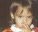 Mais qui est cet adorable bébé ?
Indice : Si petite, son look laissait à désirer, aujourd'hui elle est une vraie référence