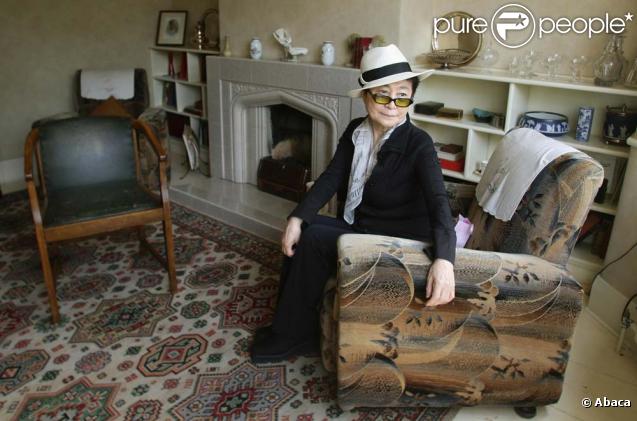 Yoko Ono en visite à Liverpool, le 3 septembre 2010