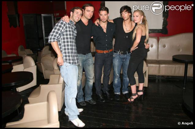 John, Anthony, Shine et Robin célèbrent et trinquent à leur notoriété éphémère (27 août 2010 au Six Seven de Paris)